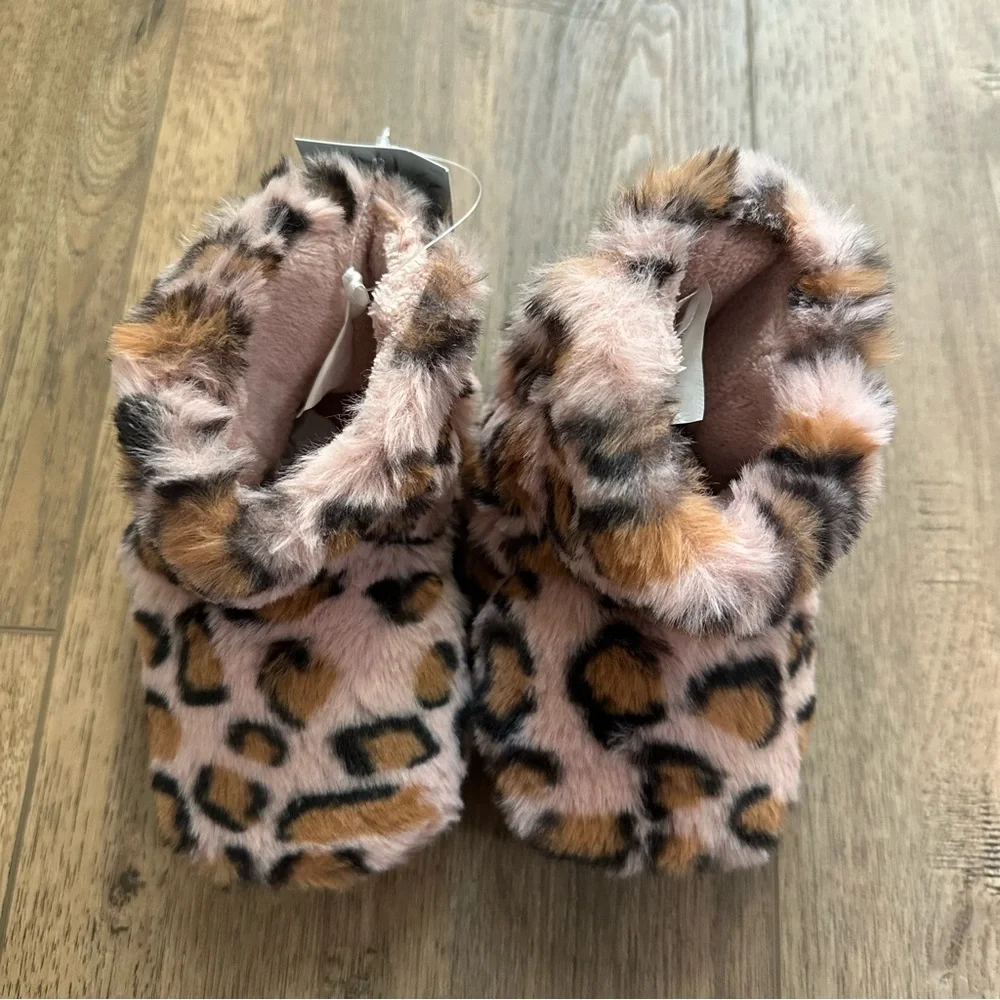 NWT!! Cat & Jack Leopard Print Kids Slippers, Pink Dallas Style, Non-Slip, S 5/6